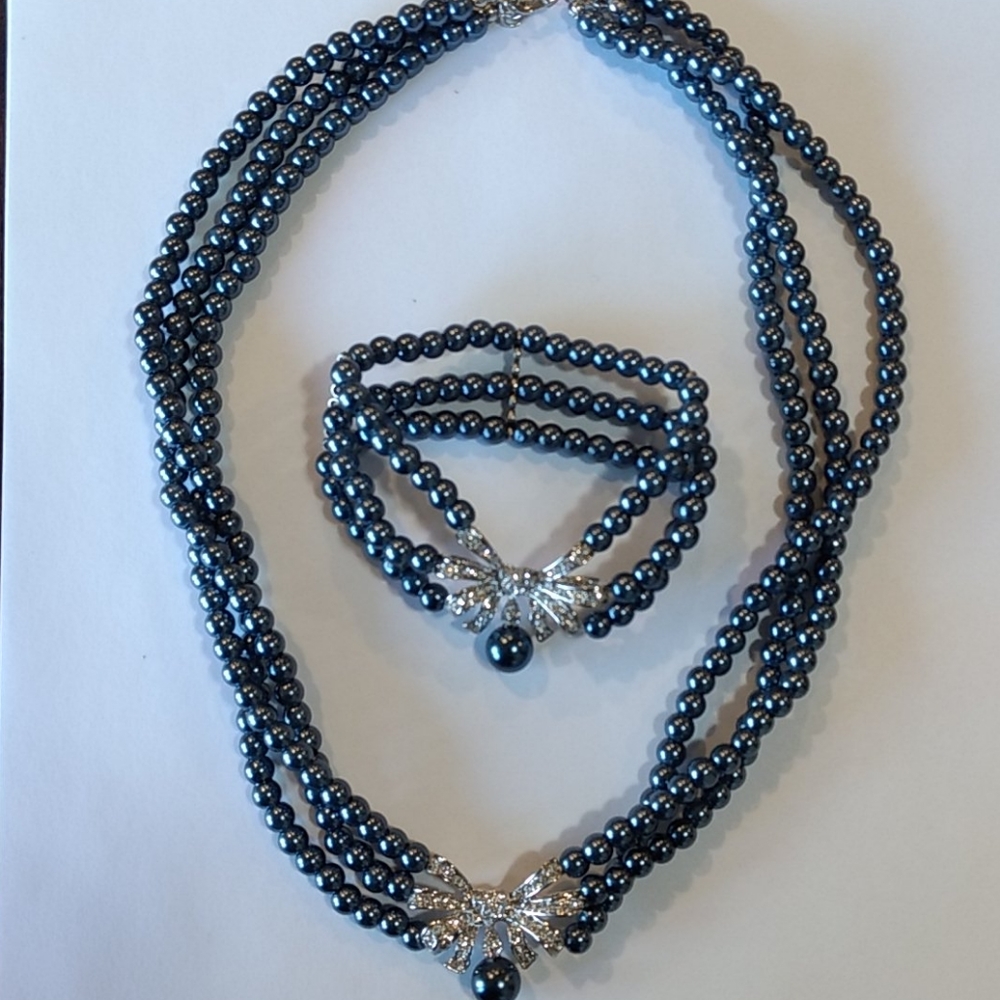 Blue pearl style beaded necklace and bracelet
